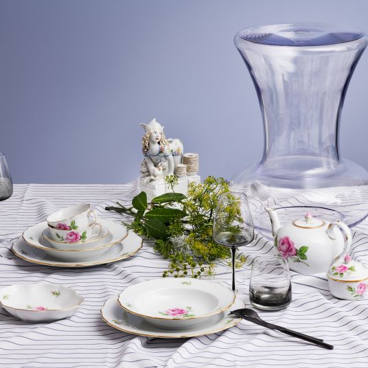 020110-00822-1_05 roses meissen.jpg