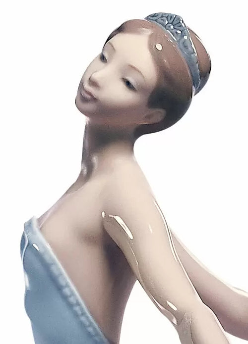 ballerina  rosa e blu lladro 1005050 dettaglio viso.jpg