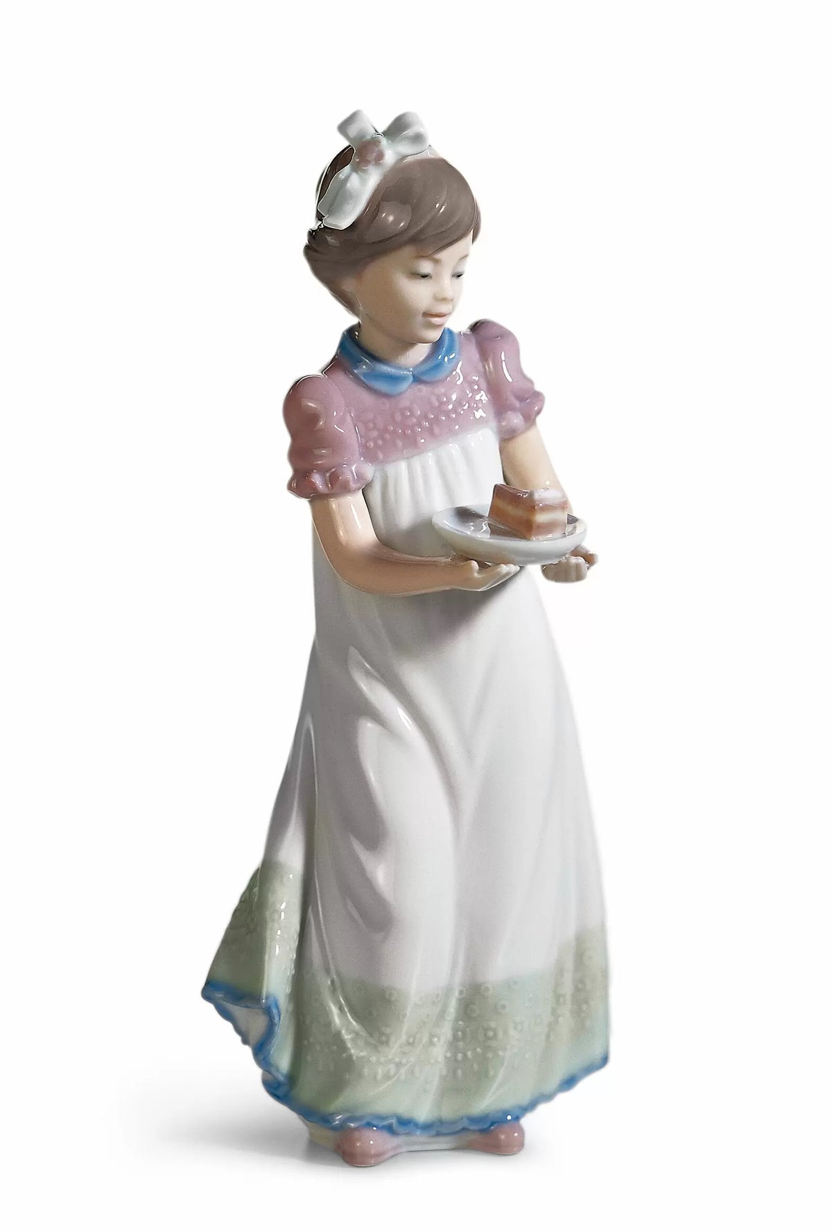 bambina con torta Lladro 1005429.jpg