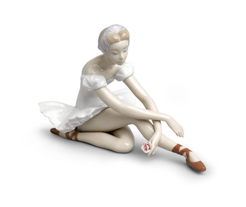 ballerina seduta con scarpette rosse 1005919 Lladrò.jpg