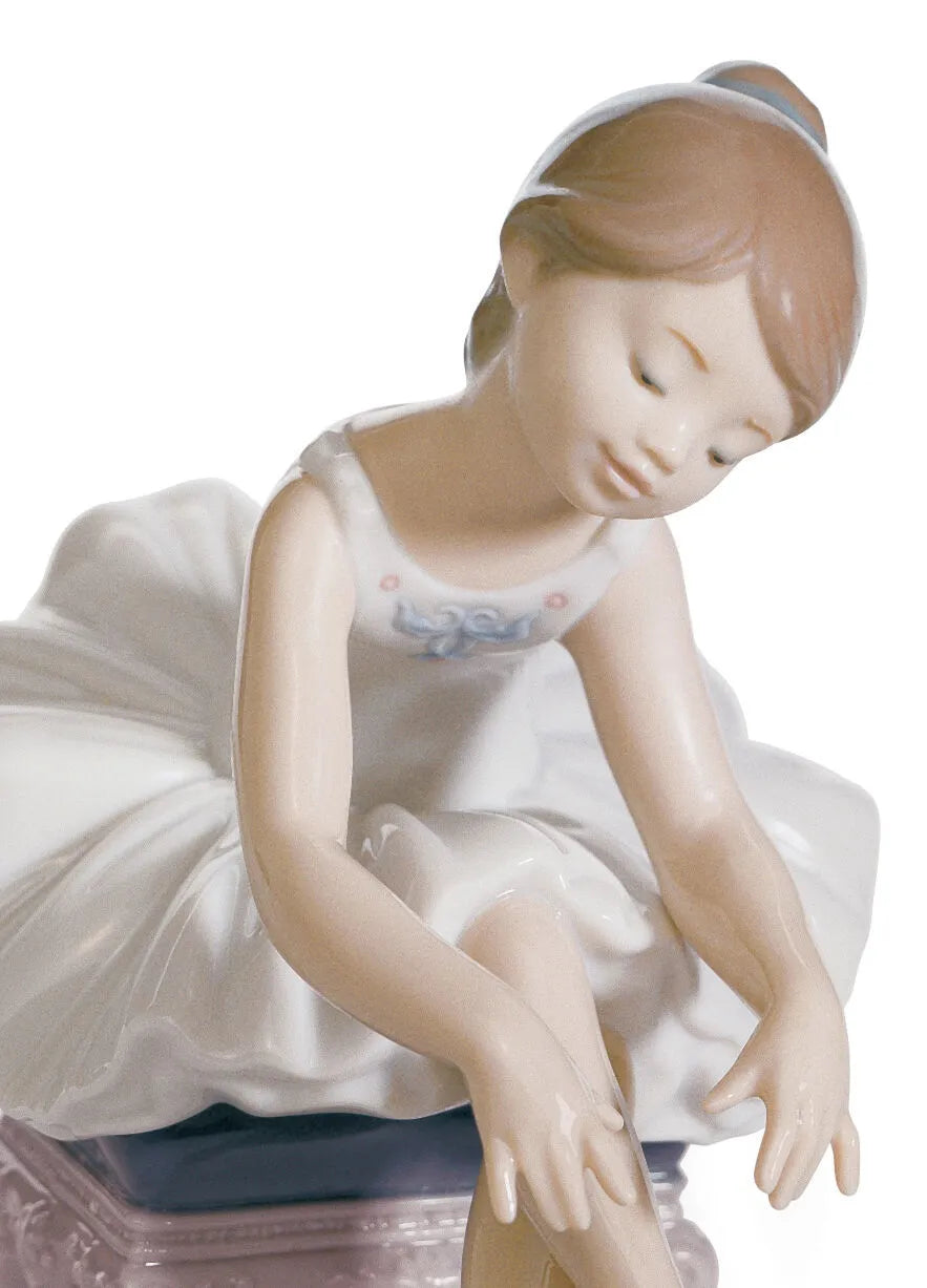 piccola ballerina Lladro 1008125 primo piano.jpg