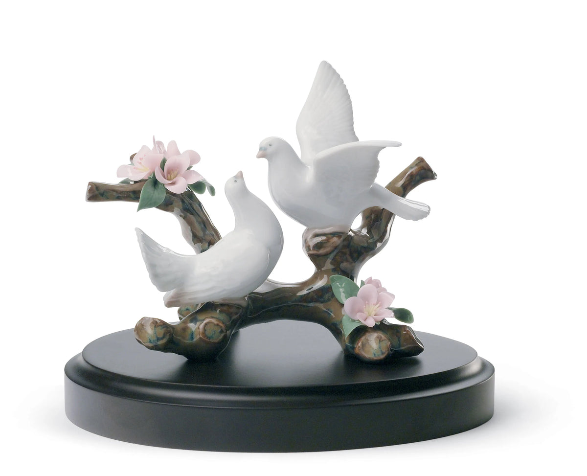 colombe su ciliegio Lladro 1008422.jpg