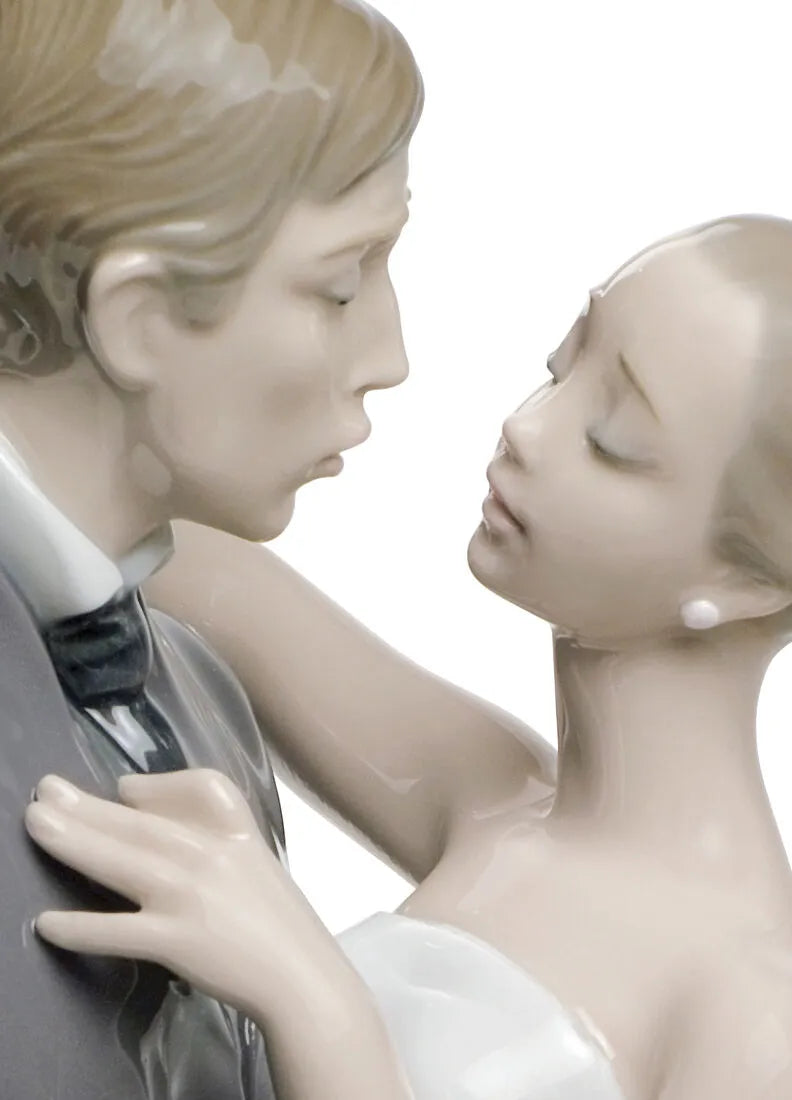 il valzer dei fidanzati Lladro 1008509 dettagli viso.jpg