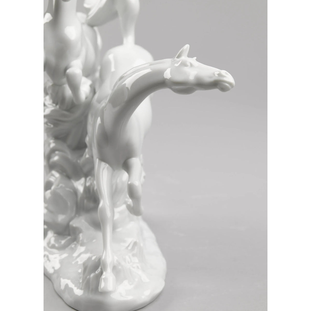 cavalli Lladro 1008682 cavallo basso.jpg