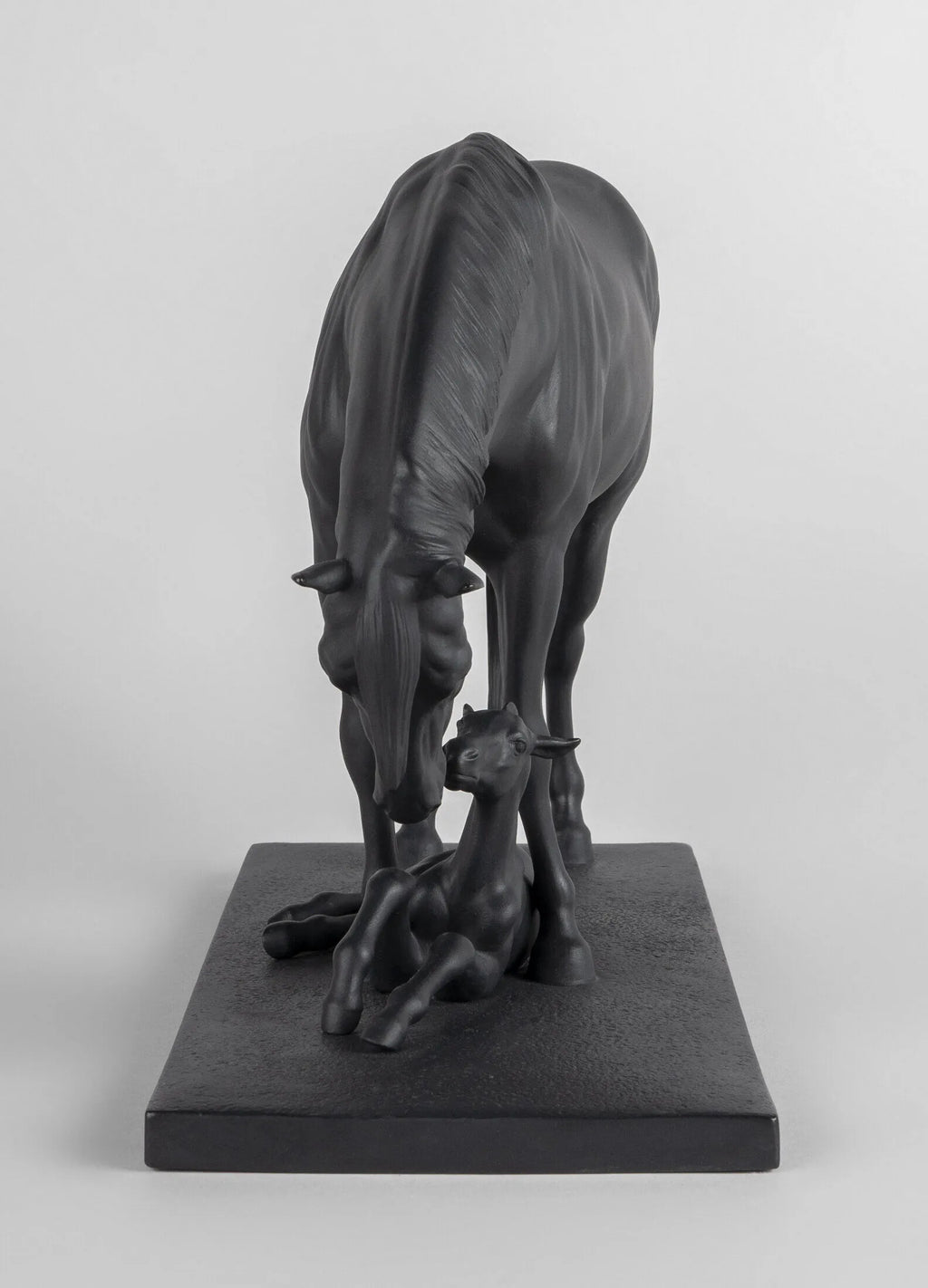 cavalla con puledro Lladro 1012560 fronte.jpg