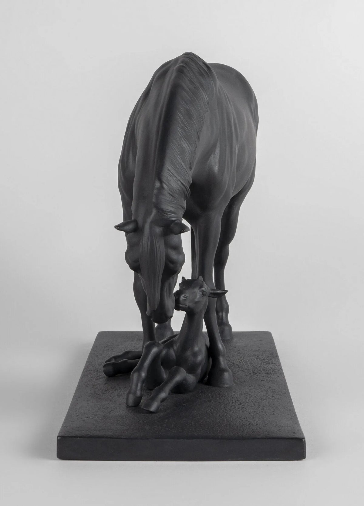 cavalla con puledro Lladro 1012560 fronte.jpg