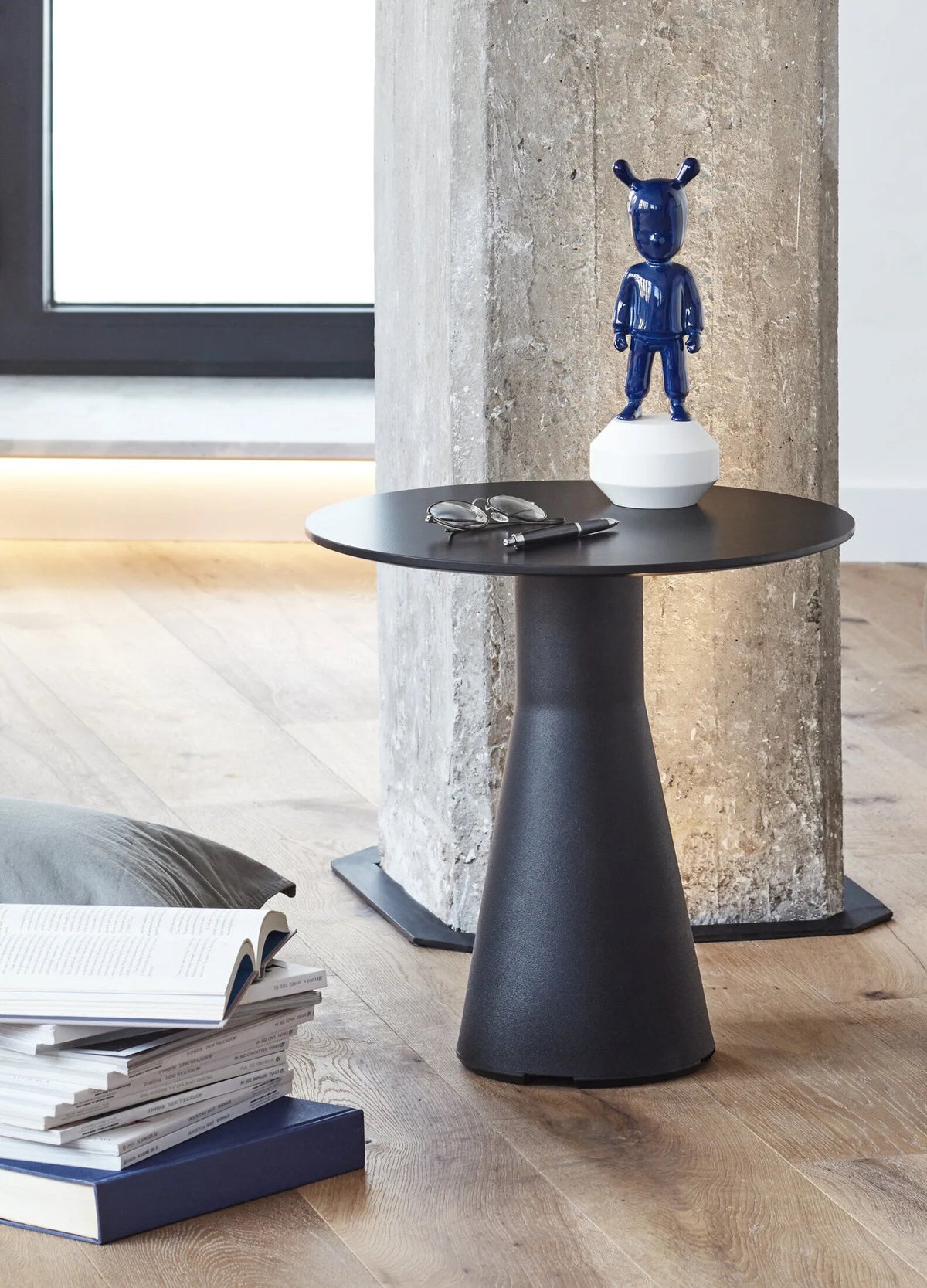 the dark blu guest 1007750 Lladro ambientato.jpg