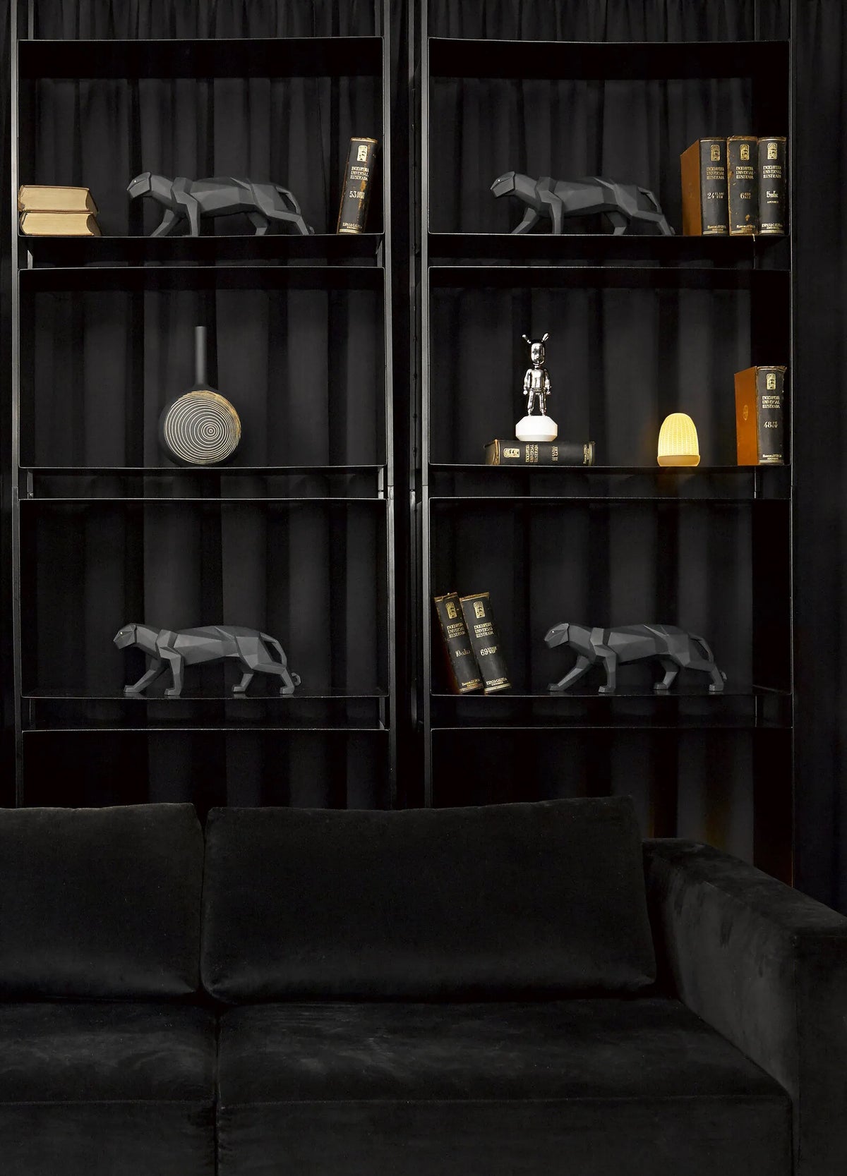 Pantera nera opaco 1009299 Lladro ambientata 2.jpg