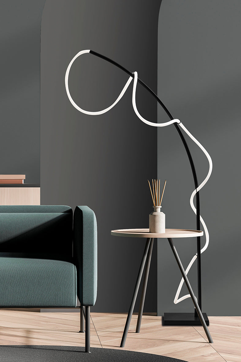 Lampada da terra String nera ambientata.jpg