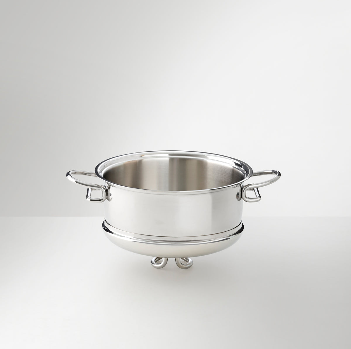 pentola karen con coperchio utilizzato come sottopentola